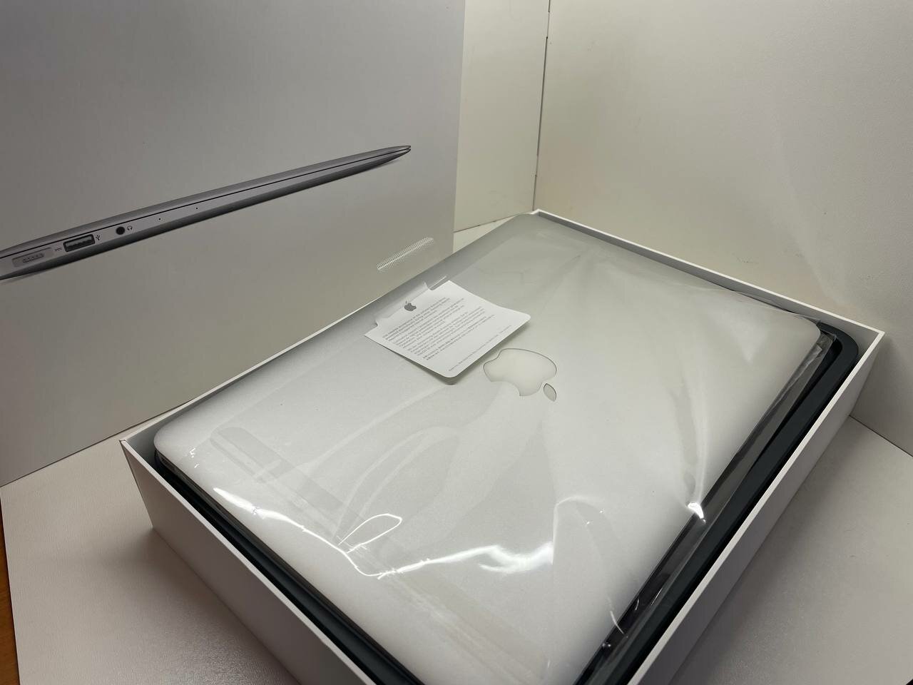 Ноутбук "Macbook Air", 13.3", уцененный, 8GB RAM, Intel Core i5