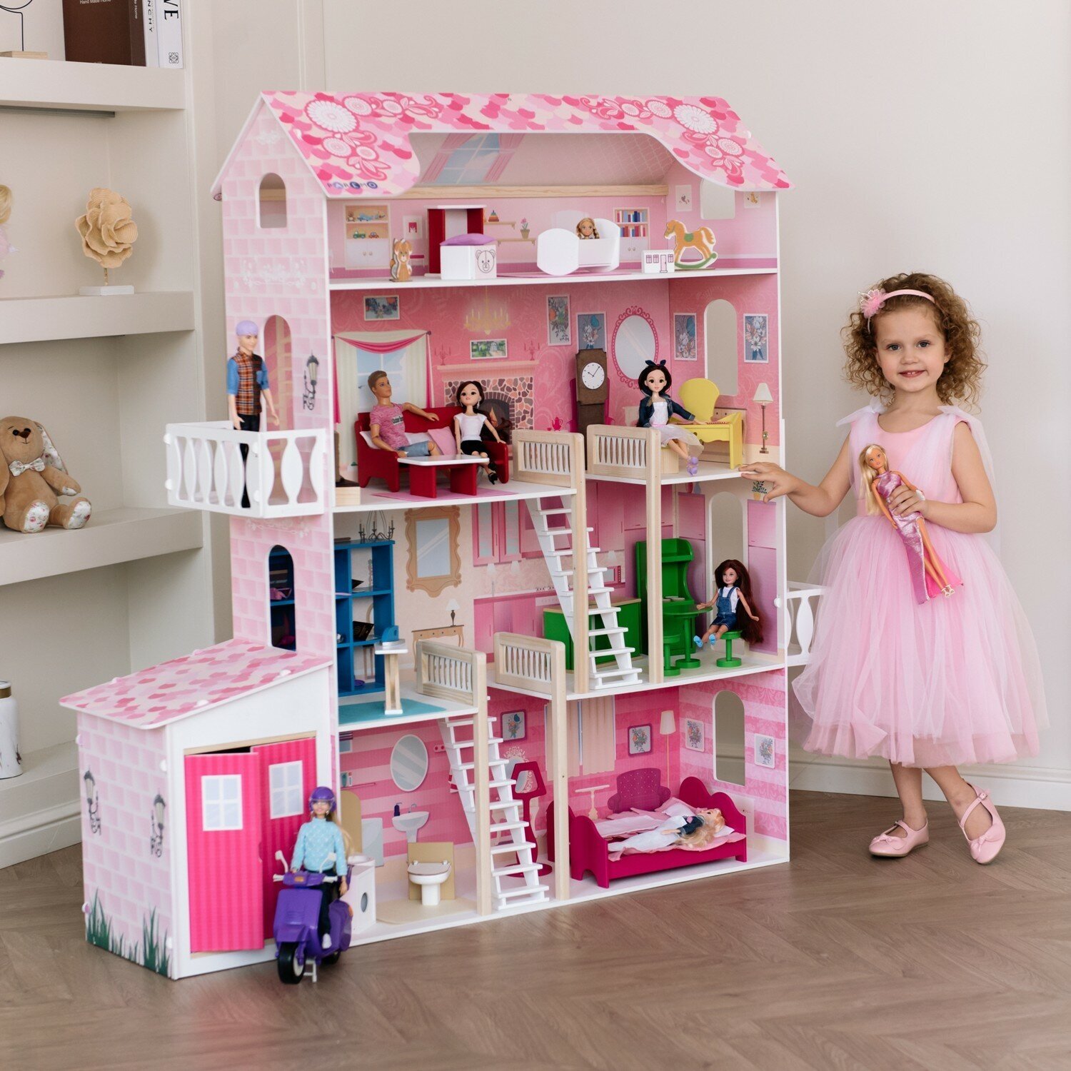 Деревянный кукольный домик Нежность с гаражом и мебелью (28 предметов)