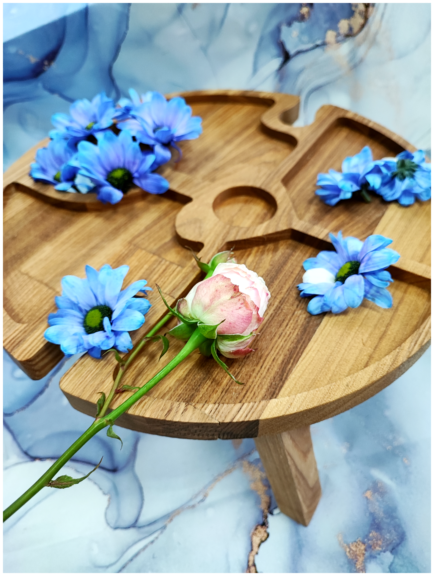 Столик винный деревянный, столик винница с менажницей на двоих, винный поднос, диаметр 31 см - фотография № 5