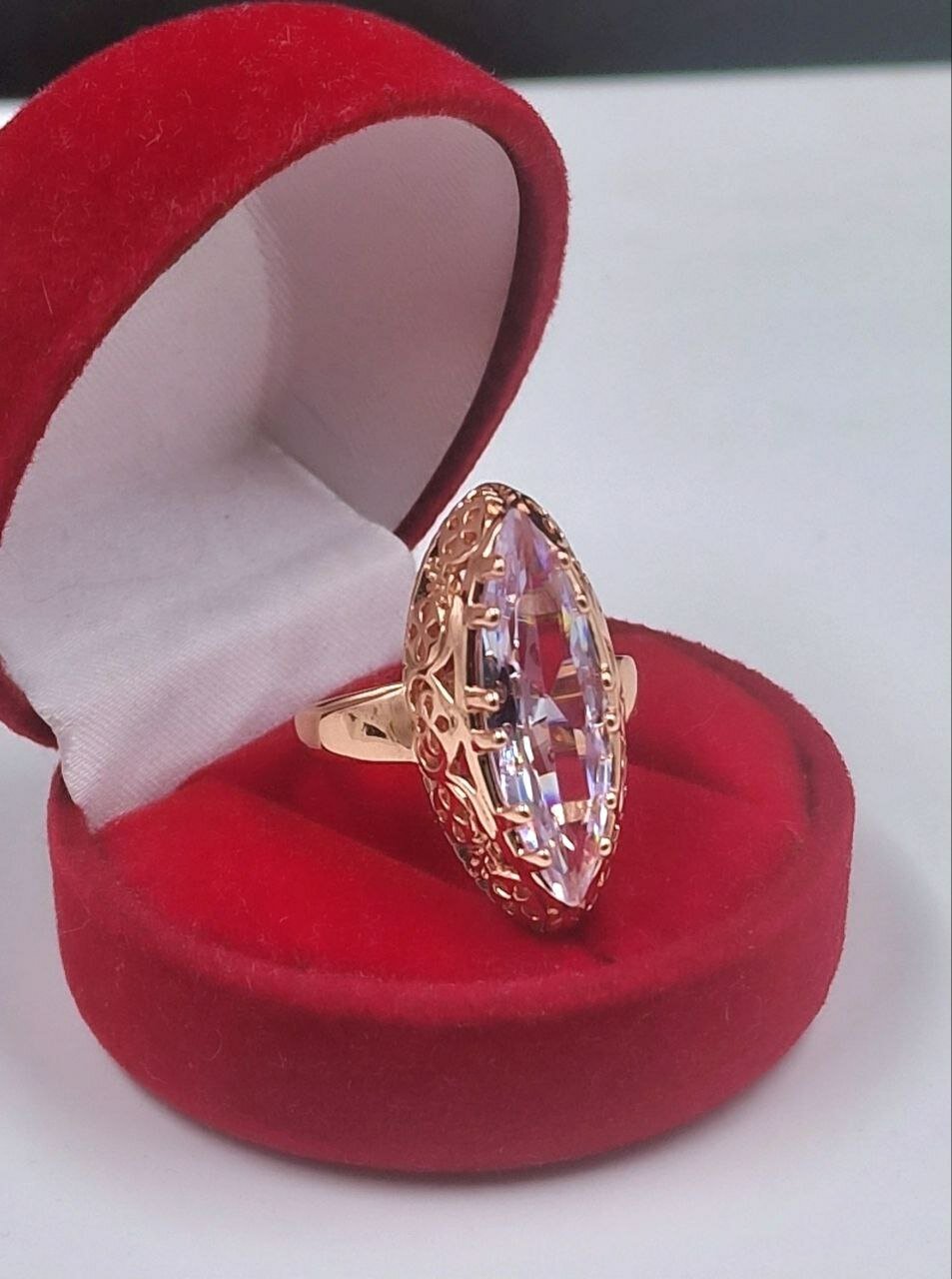 Кольцо, фианит