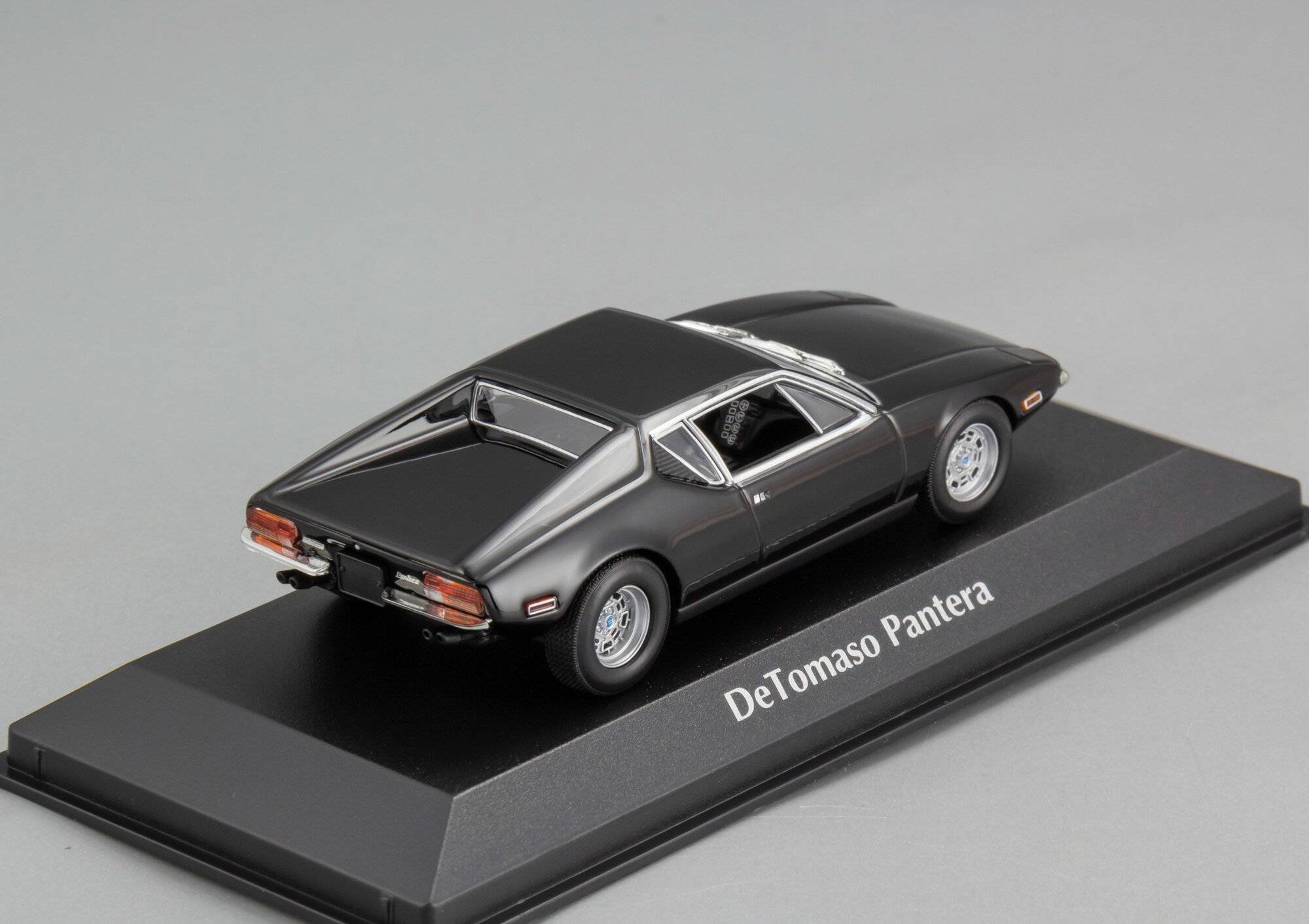 Масштабная модель De Tomaso Pantera - 1974 масштаб 1:43 от MAXICHAMPS — фото 1