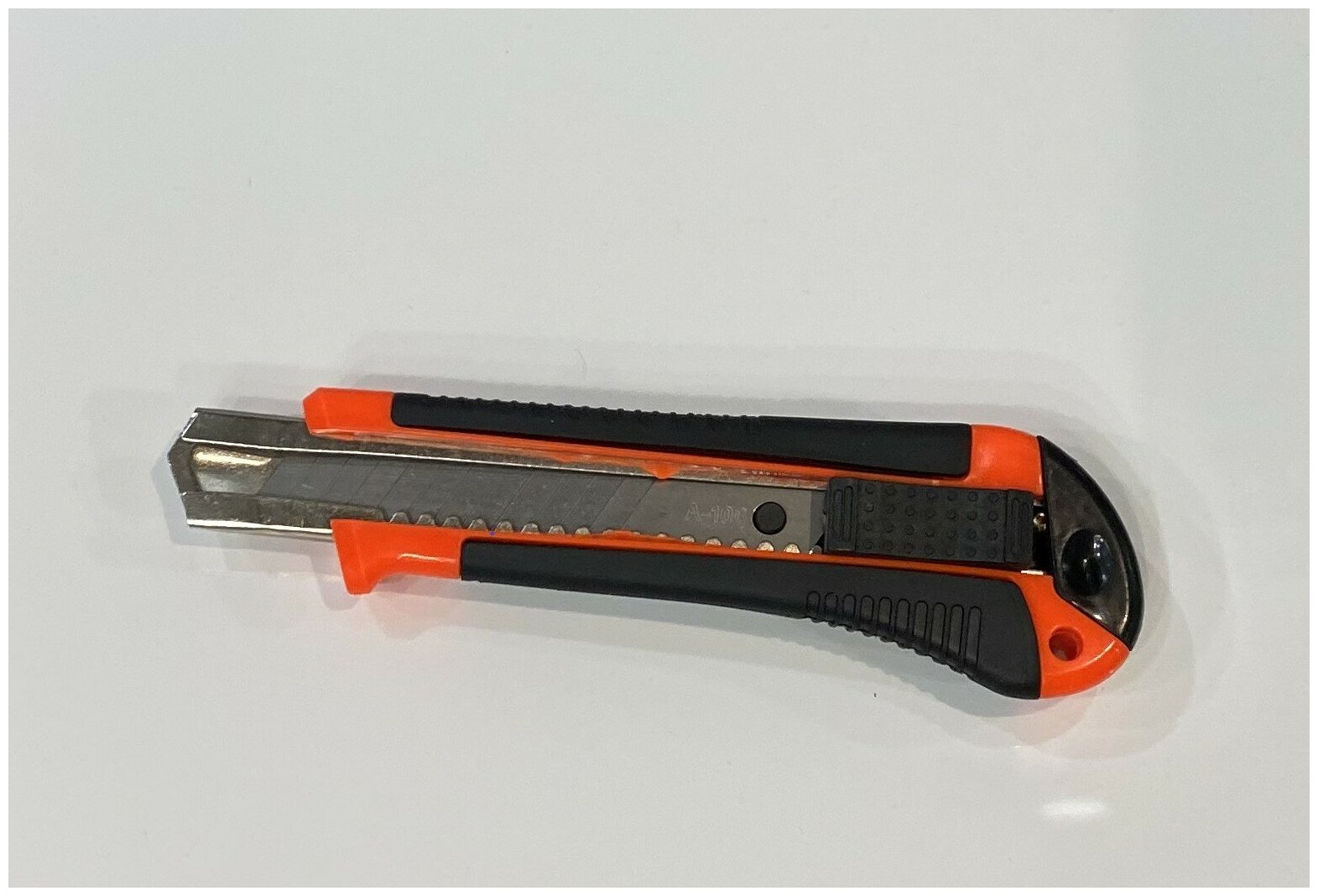 Нож канцелярский 18 мм с лезвием