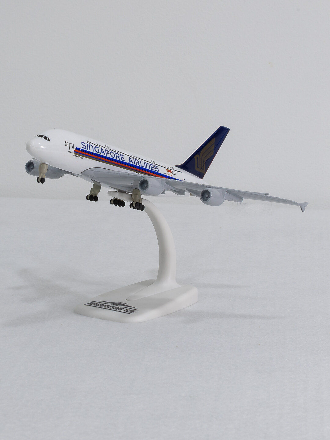 Модель самолёта Airbus A380, Singapore Airlines 20 см, Шасси, Металл+пластик