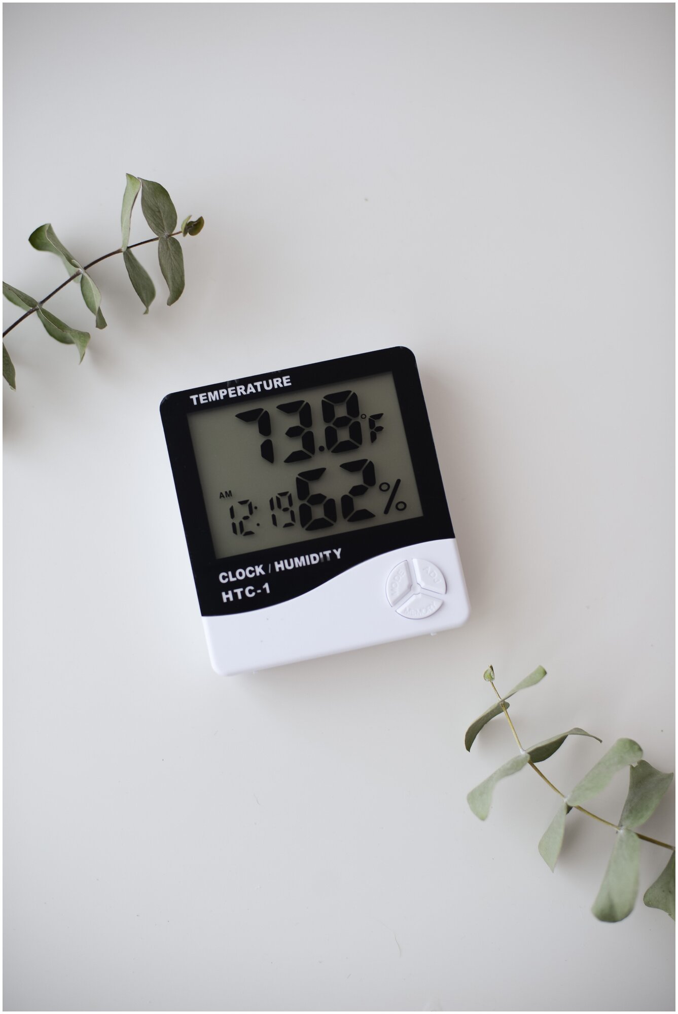 Гигрометр-термометр цифровой с будильником и часами Lunica de arti - фотография № 4