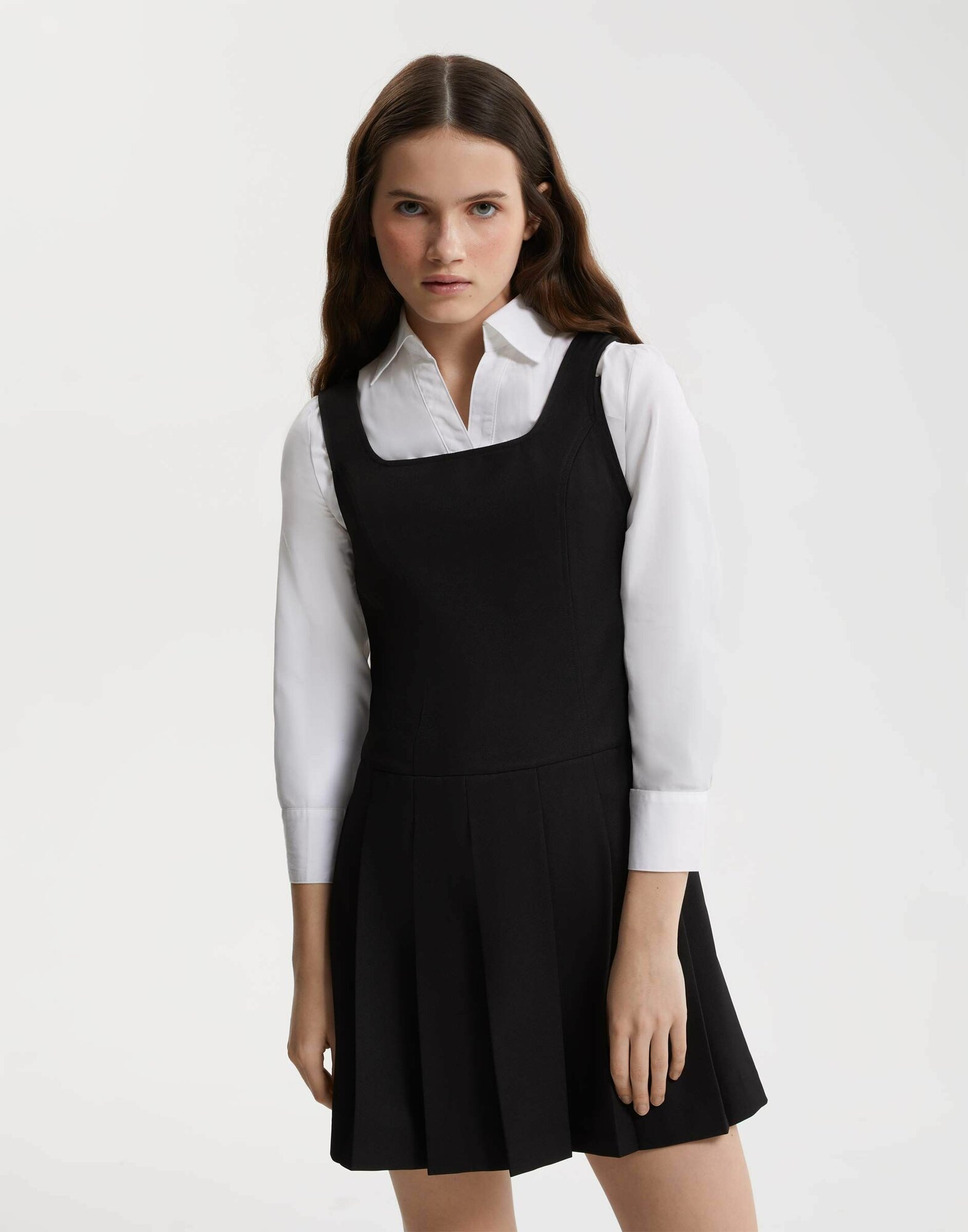 Школьное платье Gloria Jeans Back to school, размер 9-10л/140 (34), черный