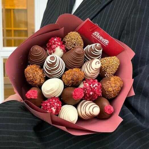 Клубника в шоколаде букет "Caramel" 19 шт Букет из ягод в шоколаде