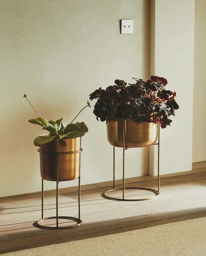 Изображение товара Zara Home цветочный горшок на металлической подставке золотистого цвета 20х20х40 см 3309/748