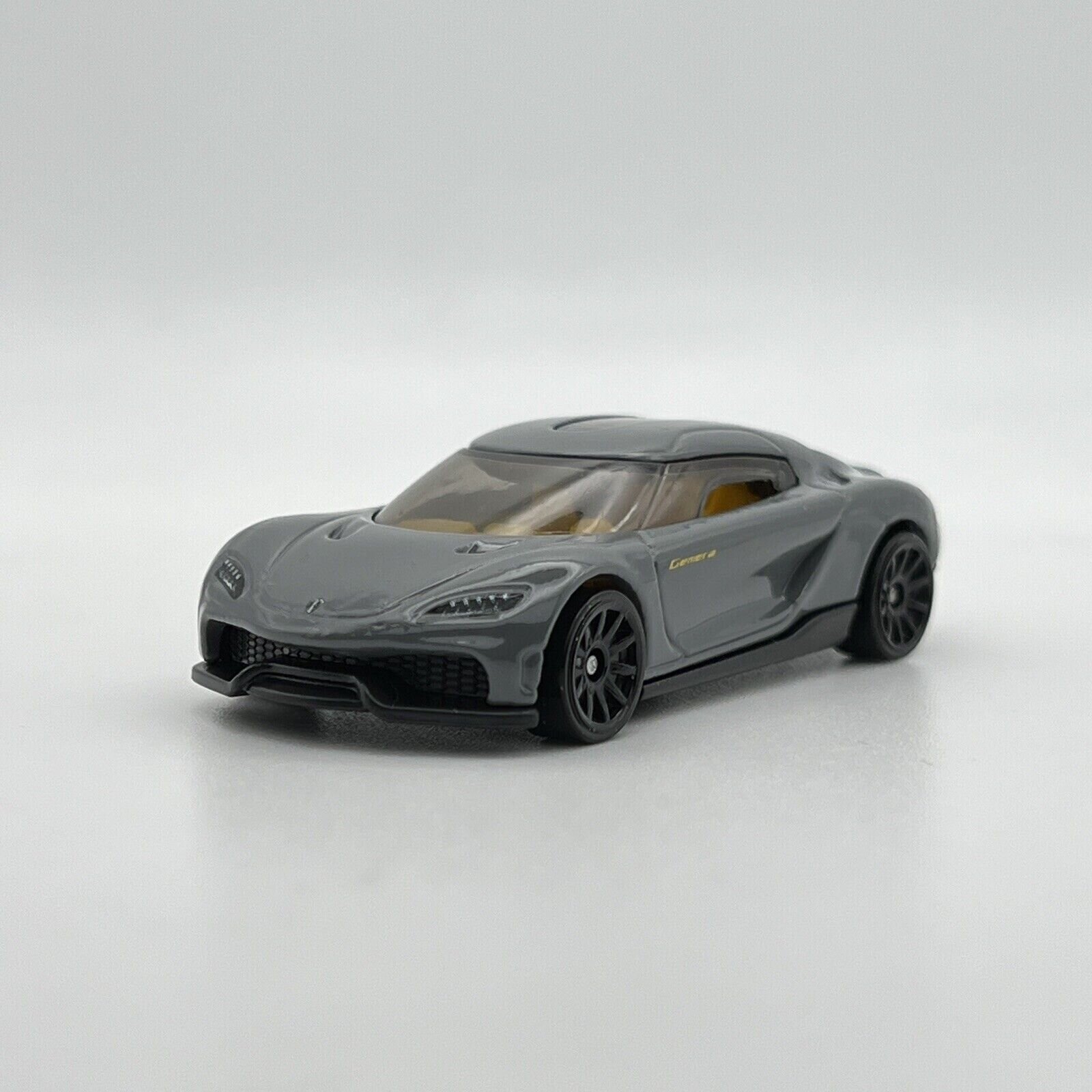 Hot Wheels машинка koenigsegg gemera