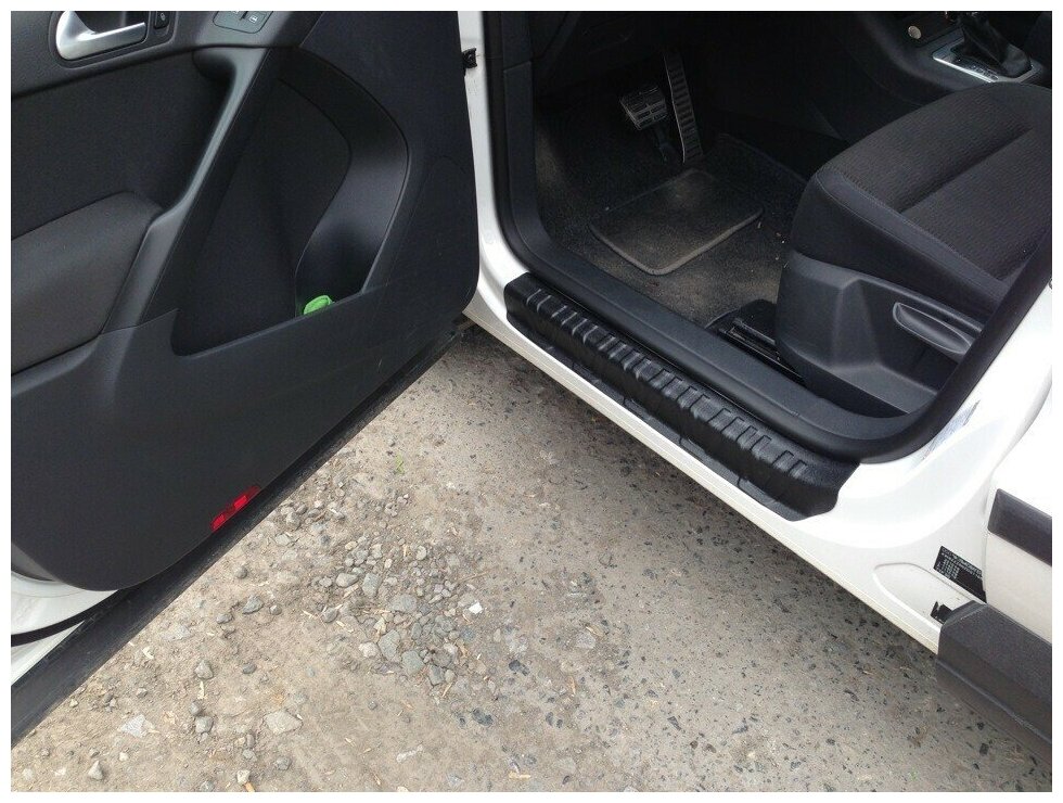 Накладки на внутренние пороги передних дверей (2шт.) Volkswagen Tiguan 2011-2015