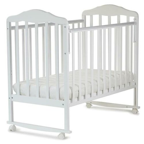 Кровать детская Березка (автостенка, колеса,качалка, накладка ПВХ, белый)