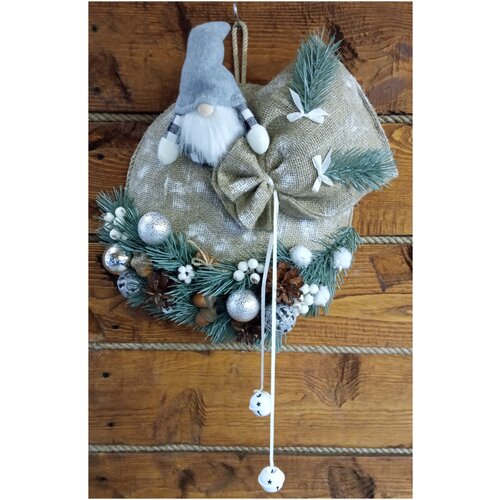 Подвесная композиция из мешковины и декора Заснеженная зима П82-В71