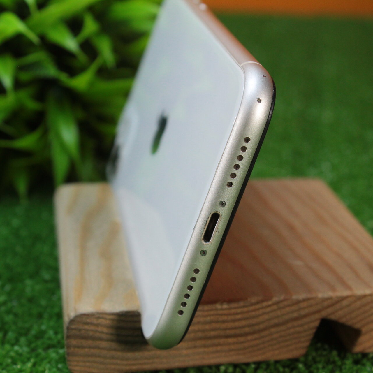 Смартфон Apple iPhone 11 128 ГБ, Dual: nano SIM + eSIM, белый — фото 1