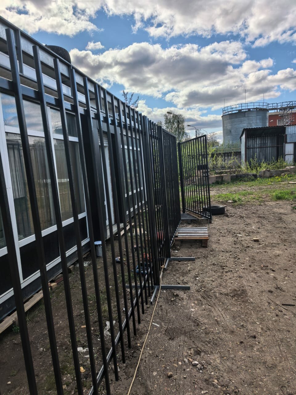 Секция ограждения Харон "СПАРТАК", сталь, прямоугольная, цвет RAL 7040 Цена за погонный метр забора