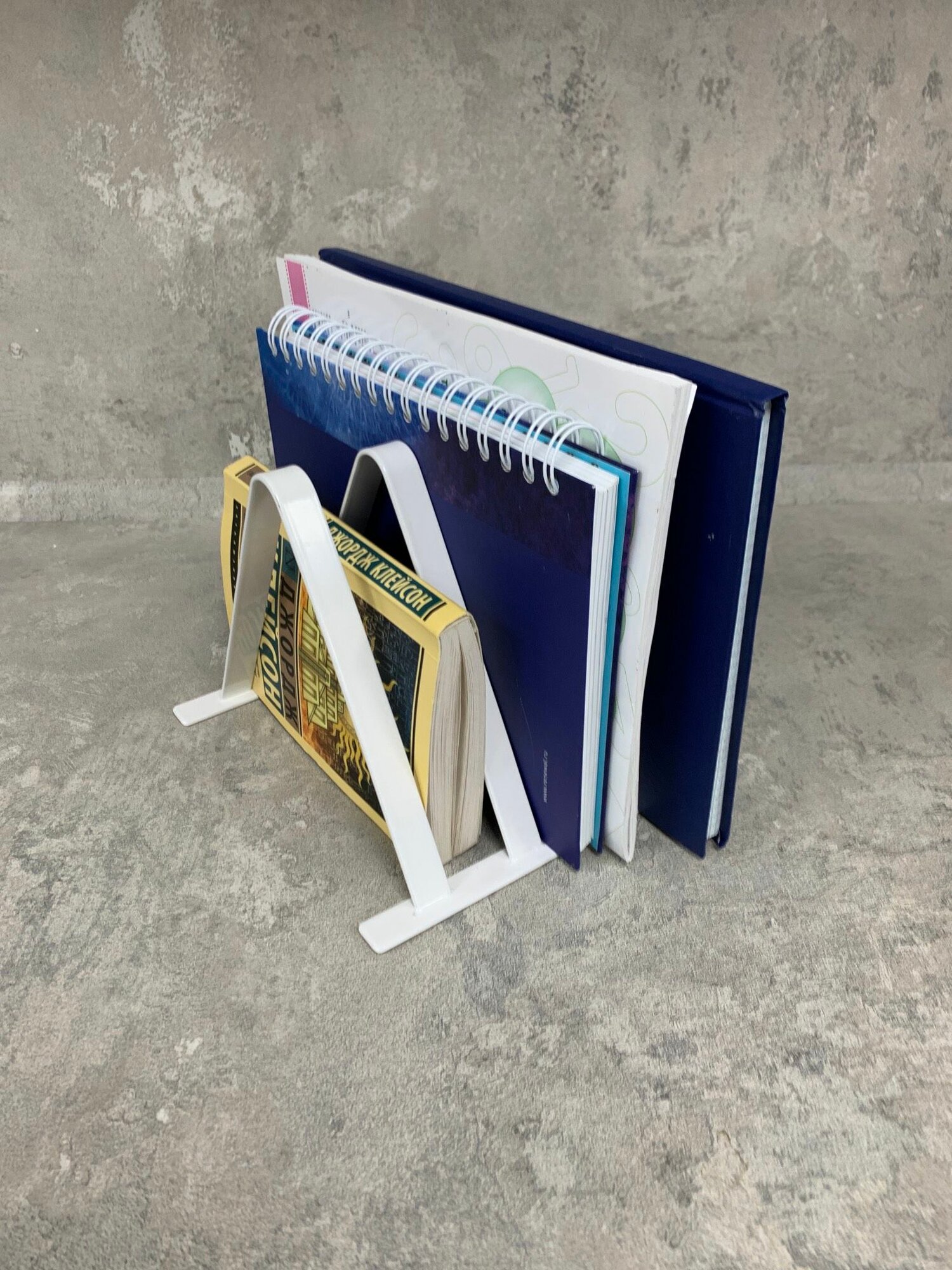 Подставка под книги, тетради, разделочные доски 200х195х155 белый цвет ПП