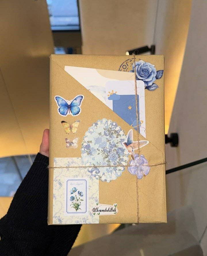 Эй кизим чиройли урамда энг коп сотилган китоб укинг йигламанг стикерли