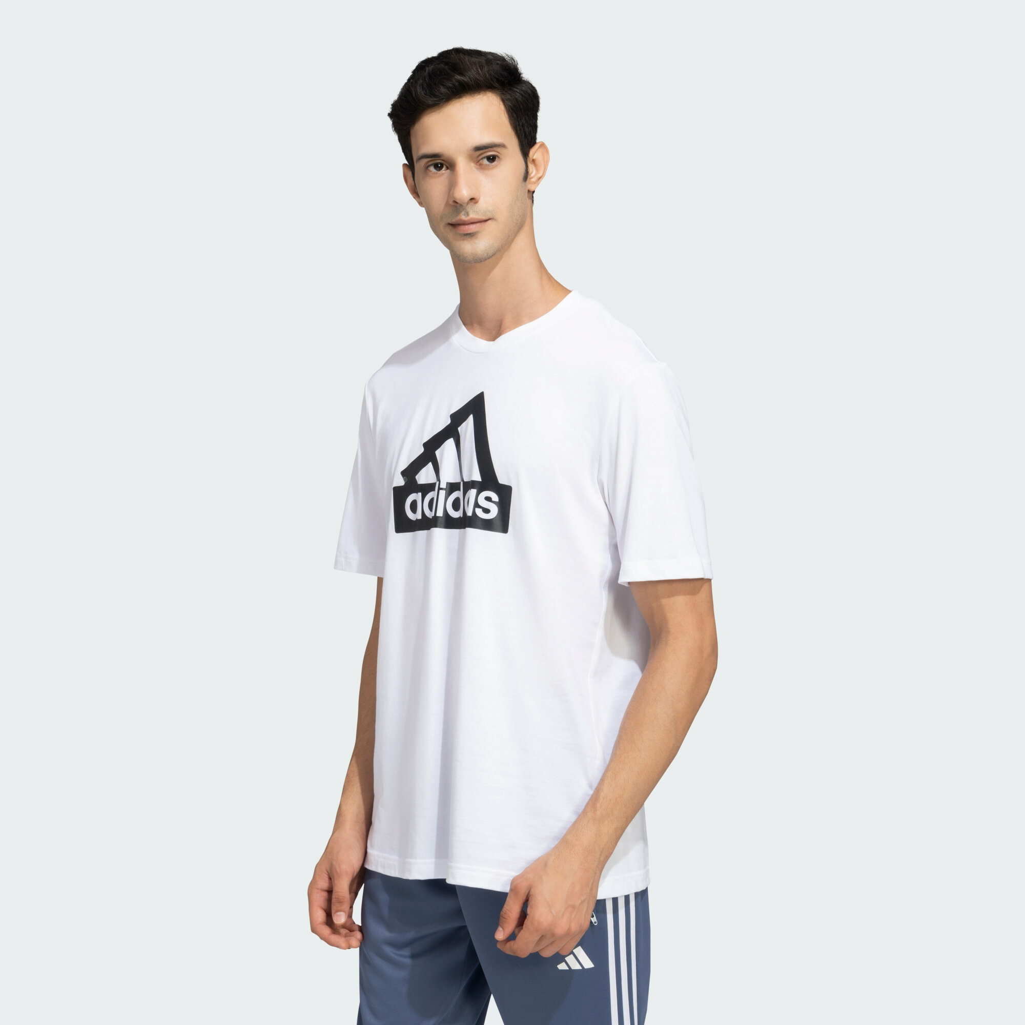Футболка adidas Modern Essentials, размер M INT, белый — фото 1