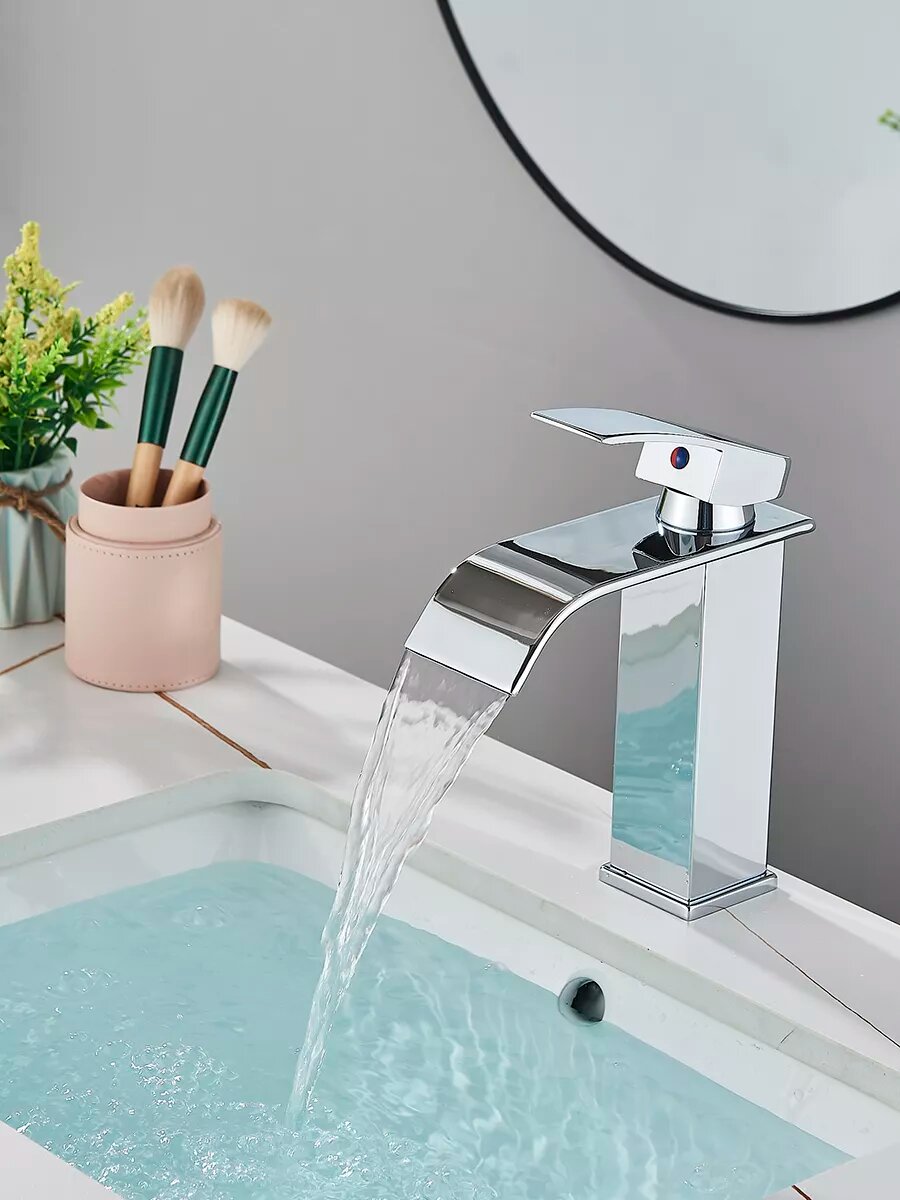 Смеситель для раковины в ванную