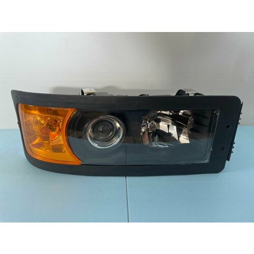 Фара правая с линзой Man F2000 МАН Ф2000 с лампочками 11440₽