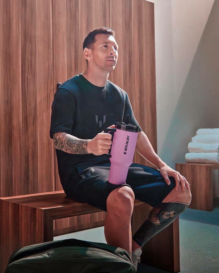 Термокружка Stanley MESSI 1.18 л, лимитированная серия, отличный подарок для любителей футбола — фото 1