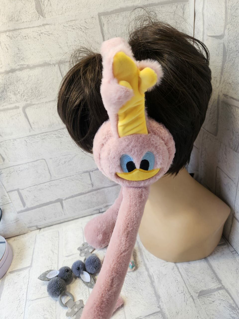 Меховые наушники"уточка"(ушки поднимаются и крякают, от нажатия на кончик лапки)+4заколки прищепки+2 резиночки, пудро-розовый