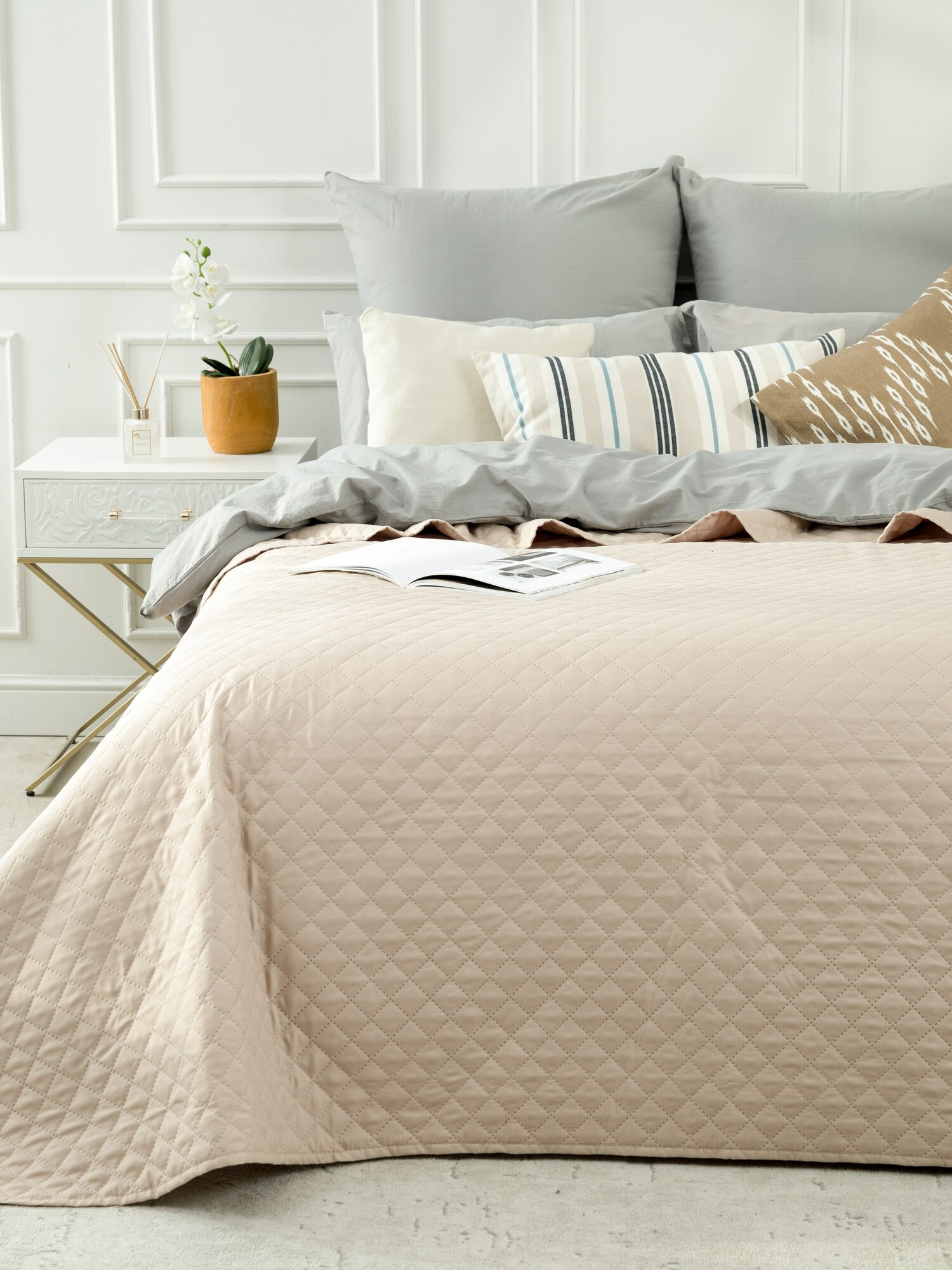 Покрывало на кровать 240х210 см Вселенная Текстиля ультрастеп двухстороннее цвет светло-бежевый