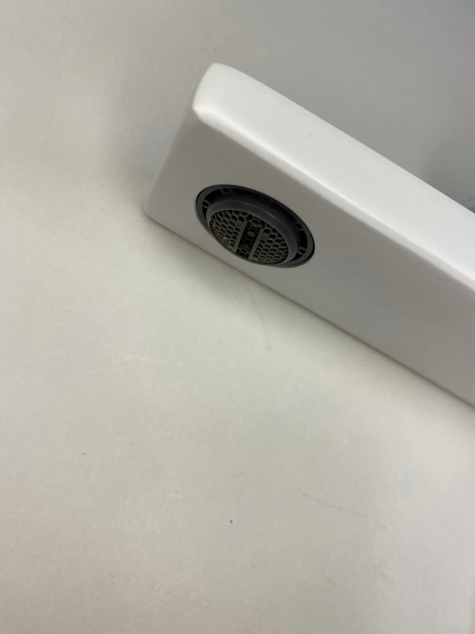 Смеситель для раковины с высоким корпусом, одно рычажный, латунь, белый/хром — фото 1