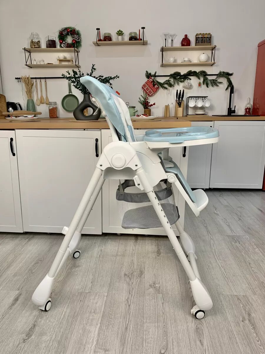 Стульчик для кормления ребенка Bella Baby складной серый на колесах с чехлом из экокожи — фото 1