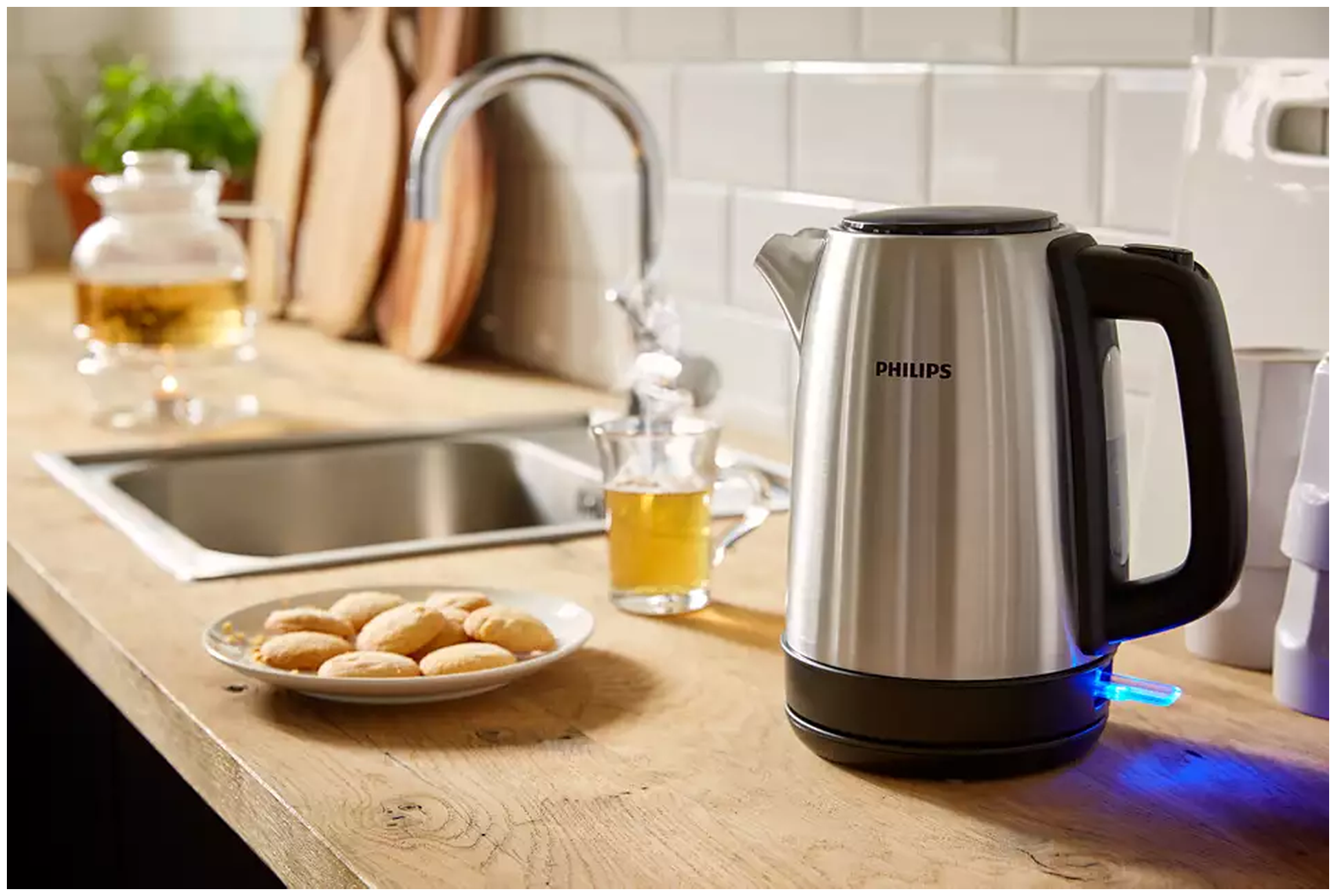 Электрочайник Philips HD9350/90, плоский нагревательный элемент, 2200Вт, нержавеющая сталь — фото 1