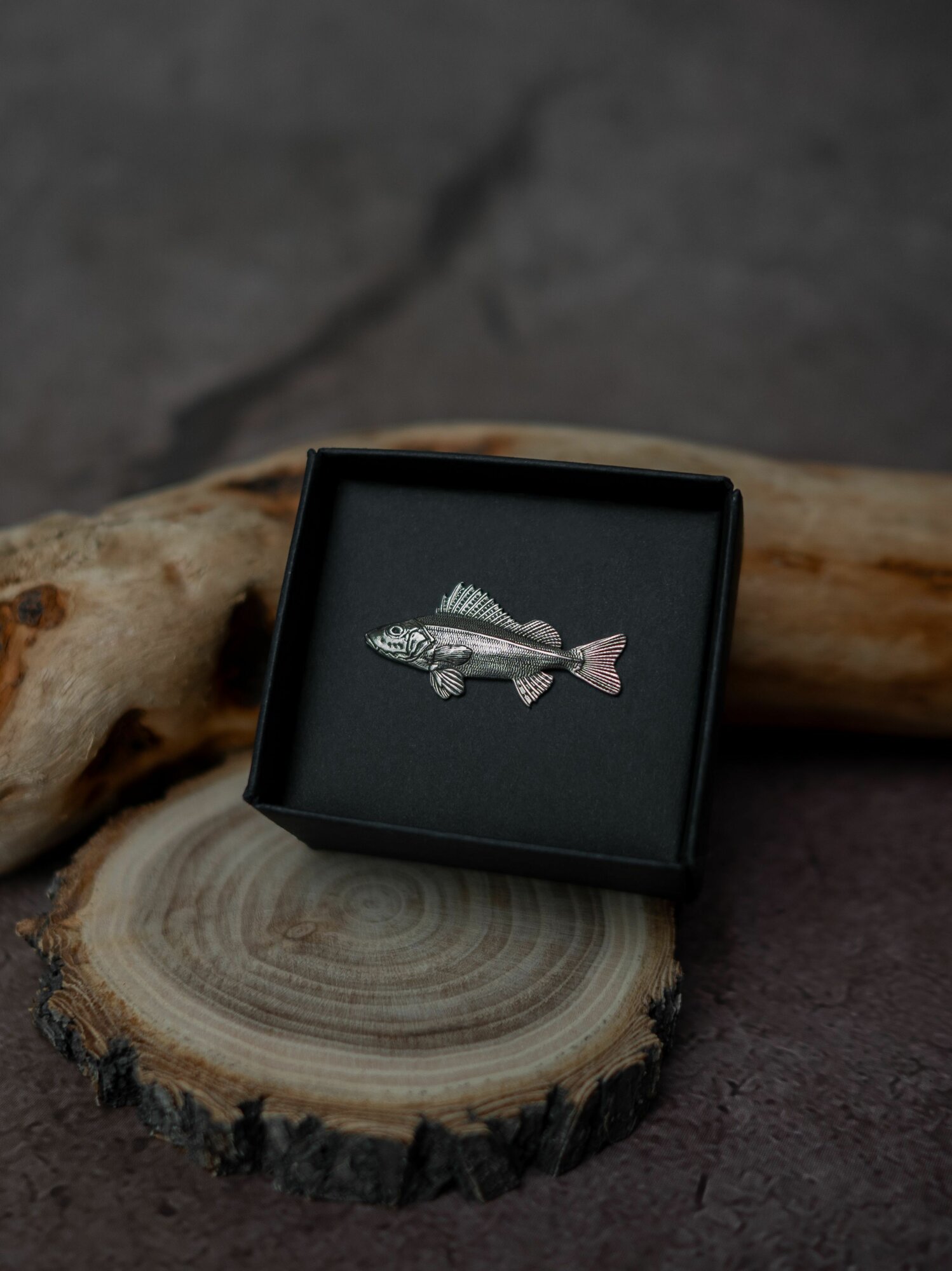 Значок ReD, 1 шт., серебряный — фото 1