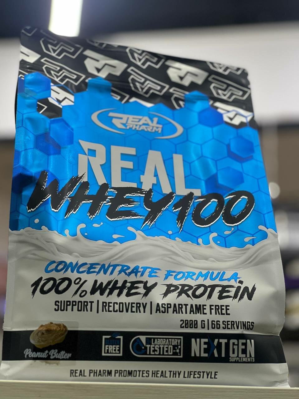 Протеин Real Pharm Real Whey 2000г Арахисовая паста: питание для мышц с насыщенным ореховым вкусом — фото 1