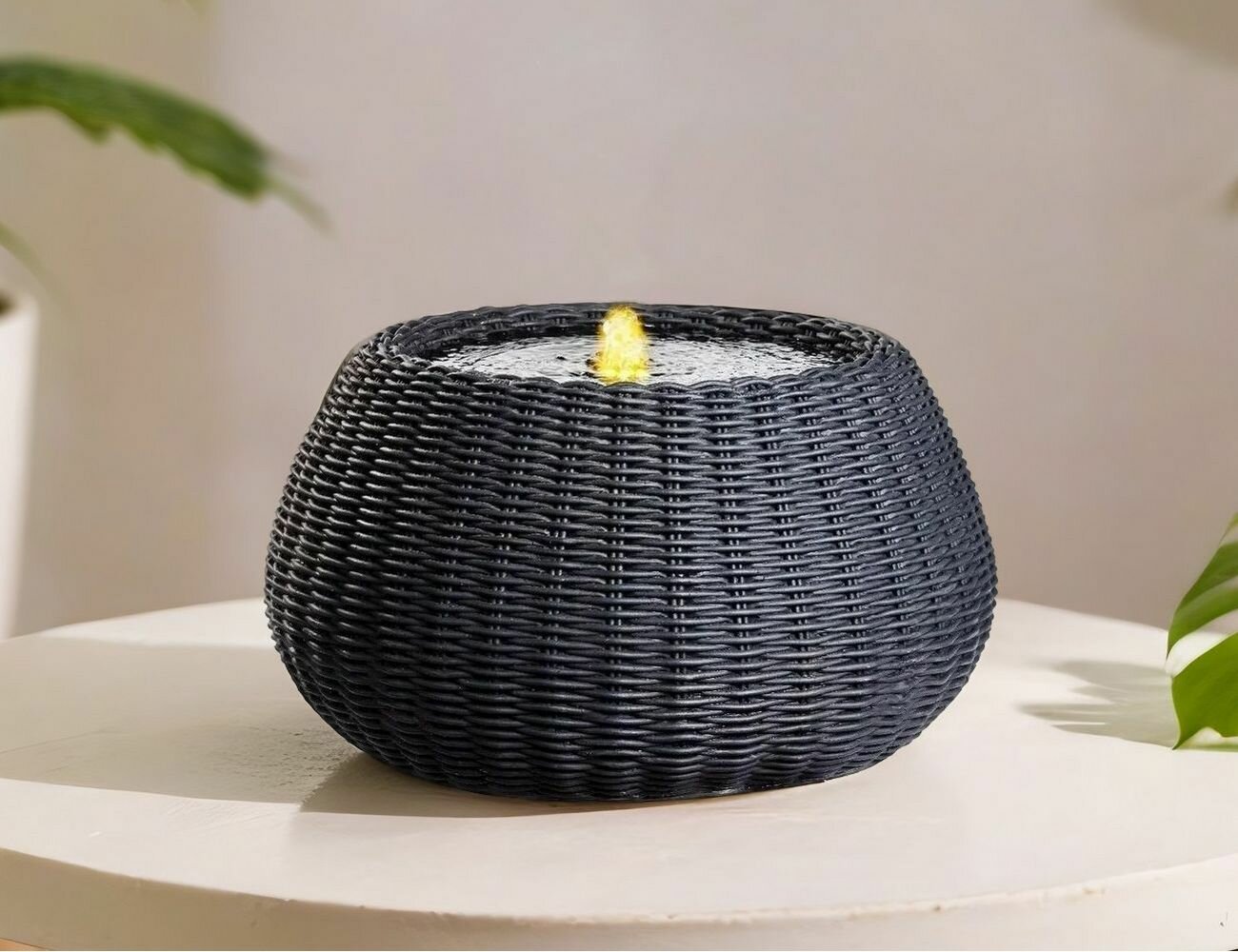 Декоративный садовый фонтан корбэль, чёрный, искусственный камень, тёплая белая LED-подсветка, 53х28 см, Kaemingk (Lumineo) 892893