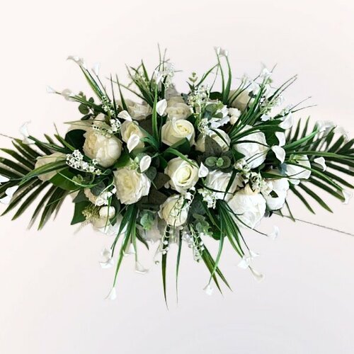 Композиция из цветов на арку и стол 