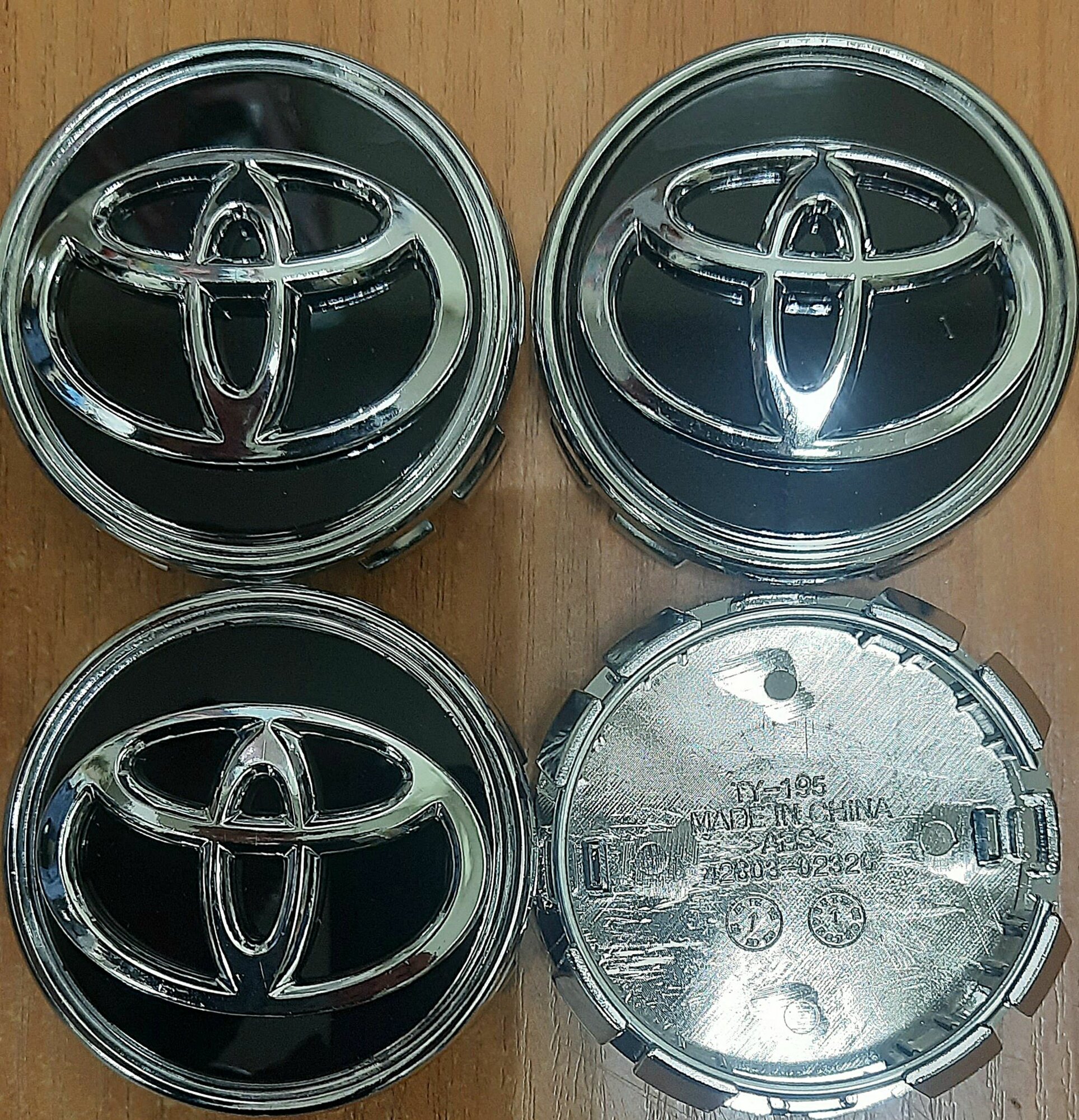 Колпачки (заглушки) на литые диски Toyota d62/60мм черные комплект 4шт