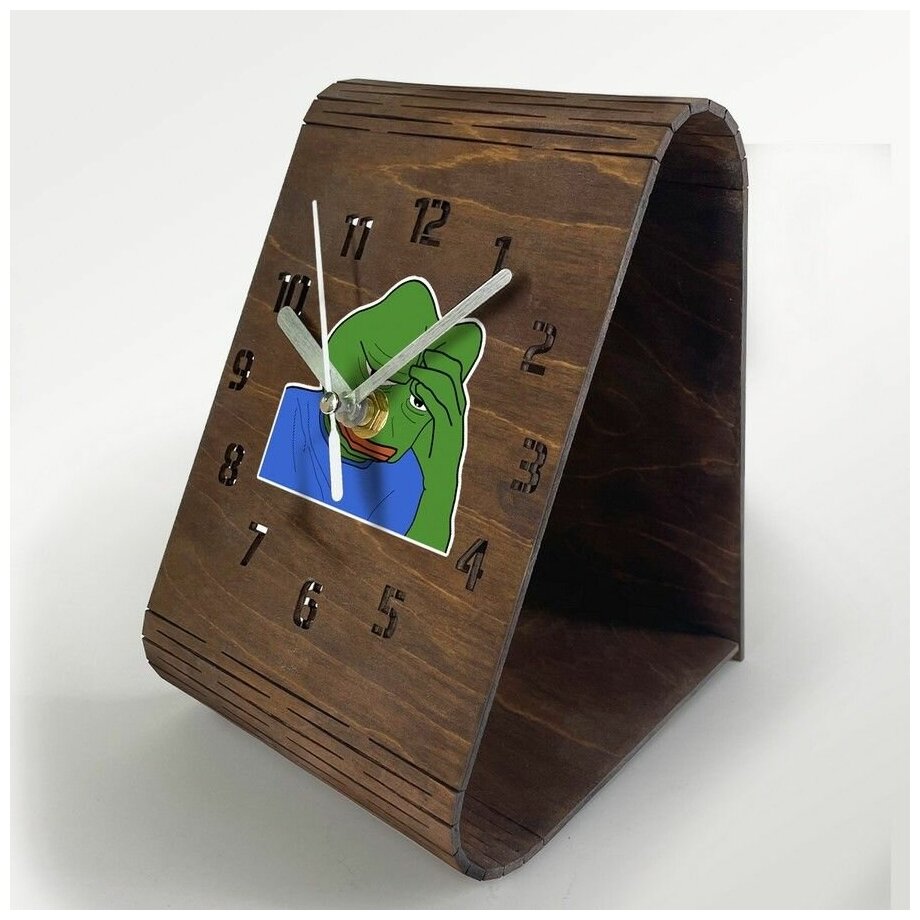 Настольные часы из дерева, цвет венге, яркий рисунок мемы лягушка пепе - 69