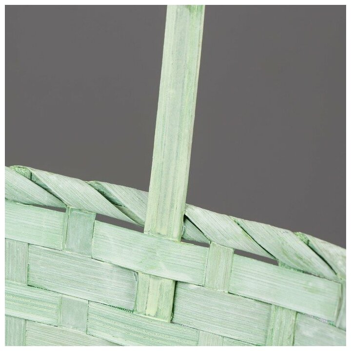 Корзина плетеная с бантиком, бамбук, зеленый, 20х20х10 см - фотография № 3