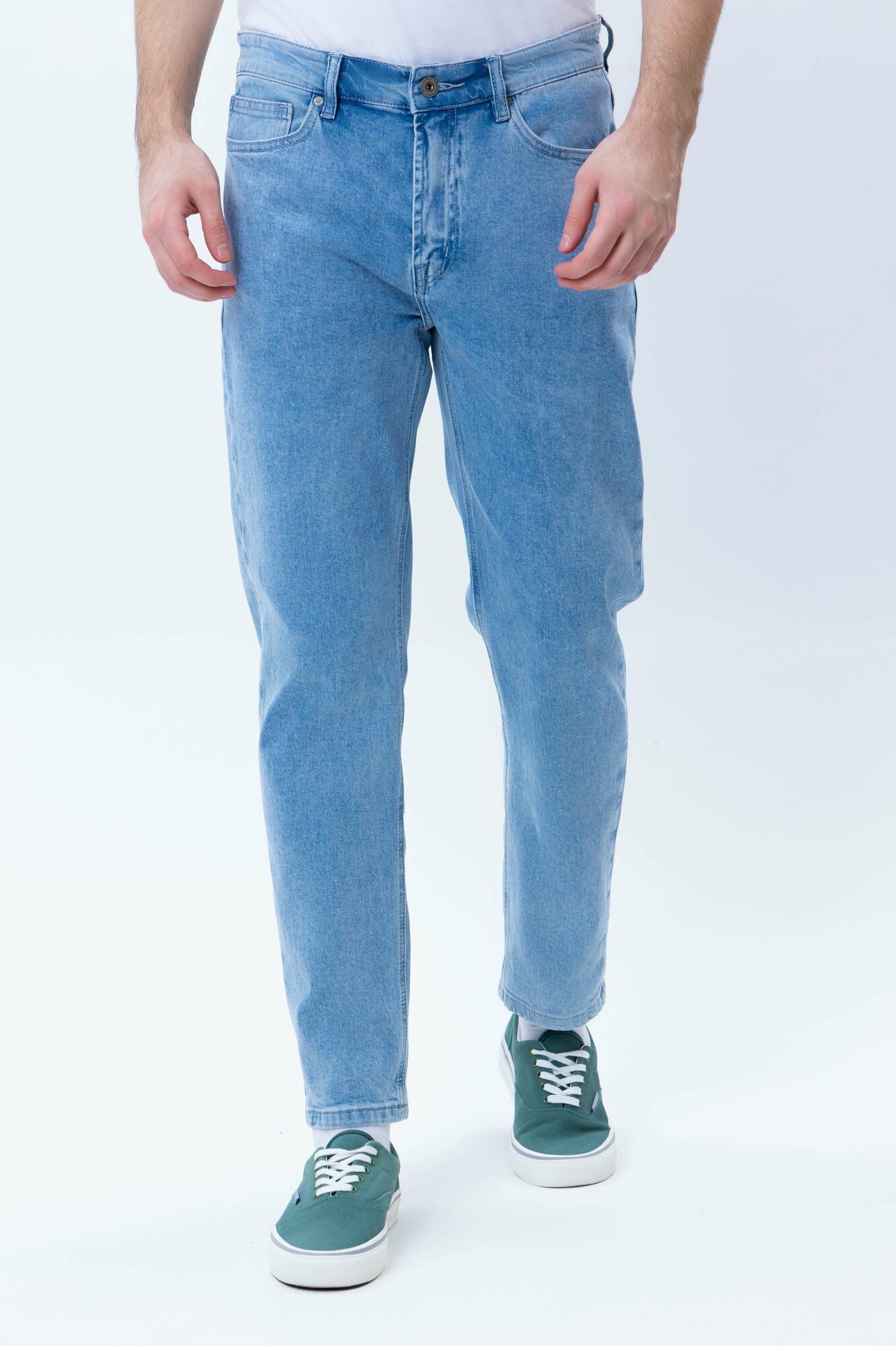 Джинсы зауженные 