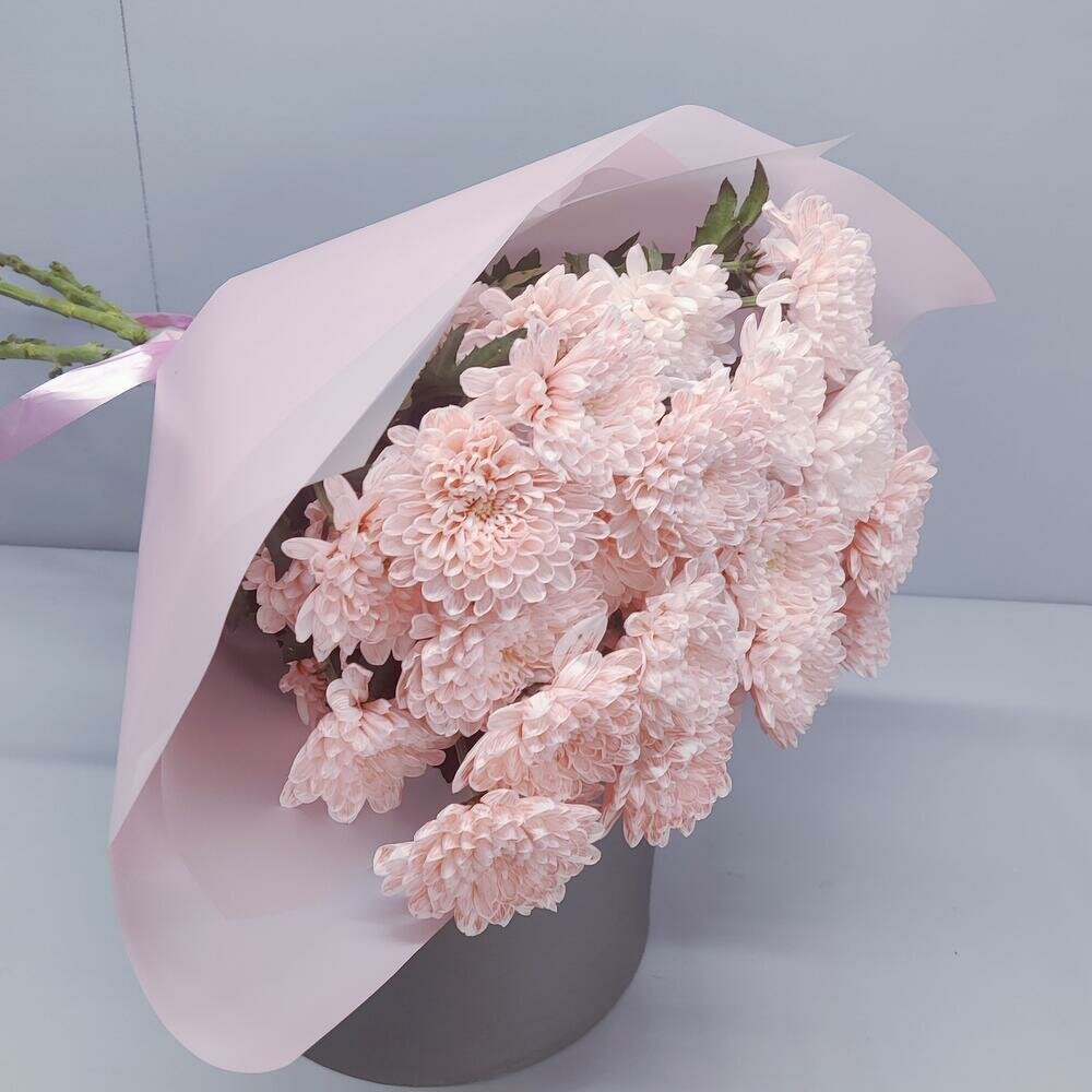 Монобукет Цветочный ЛЕС из кустовых Хризантем 50 см розовый