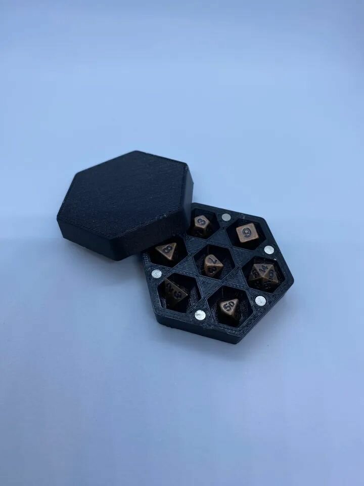 Миниатюрная коробка для игральных костей DnD