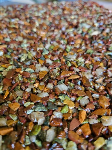 Изображение товара Каменный ковер. Уральский микс. набор для самостоятельной укладки . 19 кг камня + 900 гр клея 2х компонентного.