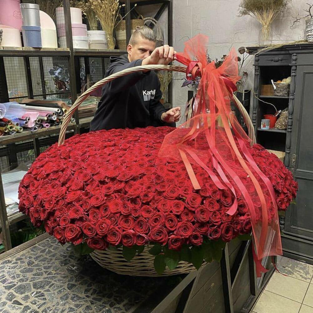 Премиум букет из красных роз в корзине 501 шт премиум цветы шикарный красивый букет цветов роза.