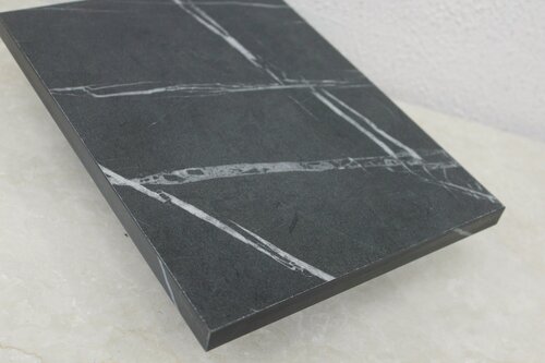 Изображение товара Мебельный щит 16мм 600х610 с кромкой 1 мм, Цвет Мрамор Черный