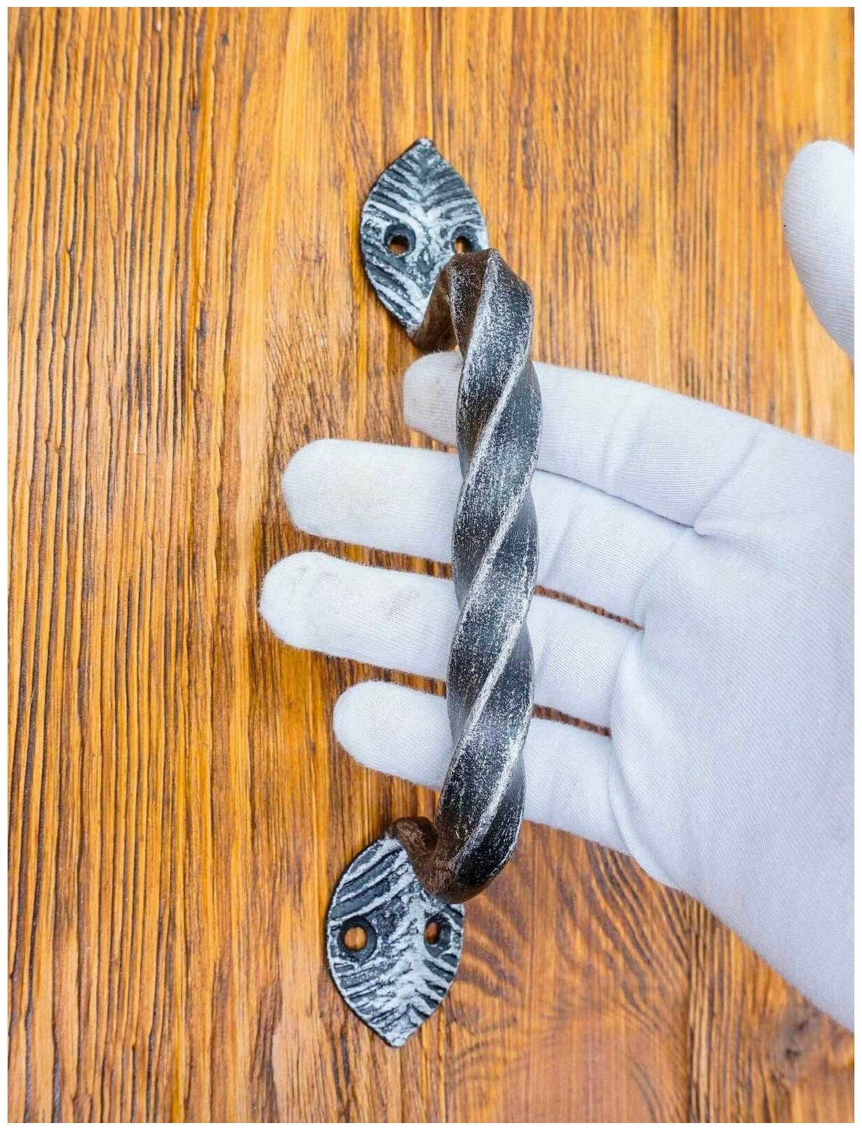 Ручка-скоба кованая Витая "Лист" (серебряный)/для металлической и деревянной двери/ручка для ворот и калиток - фотография № 5
