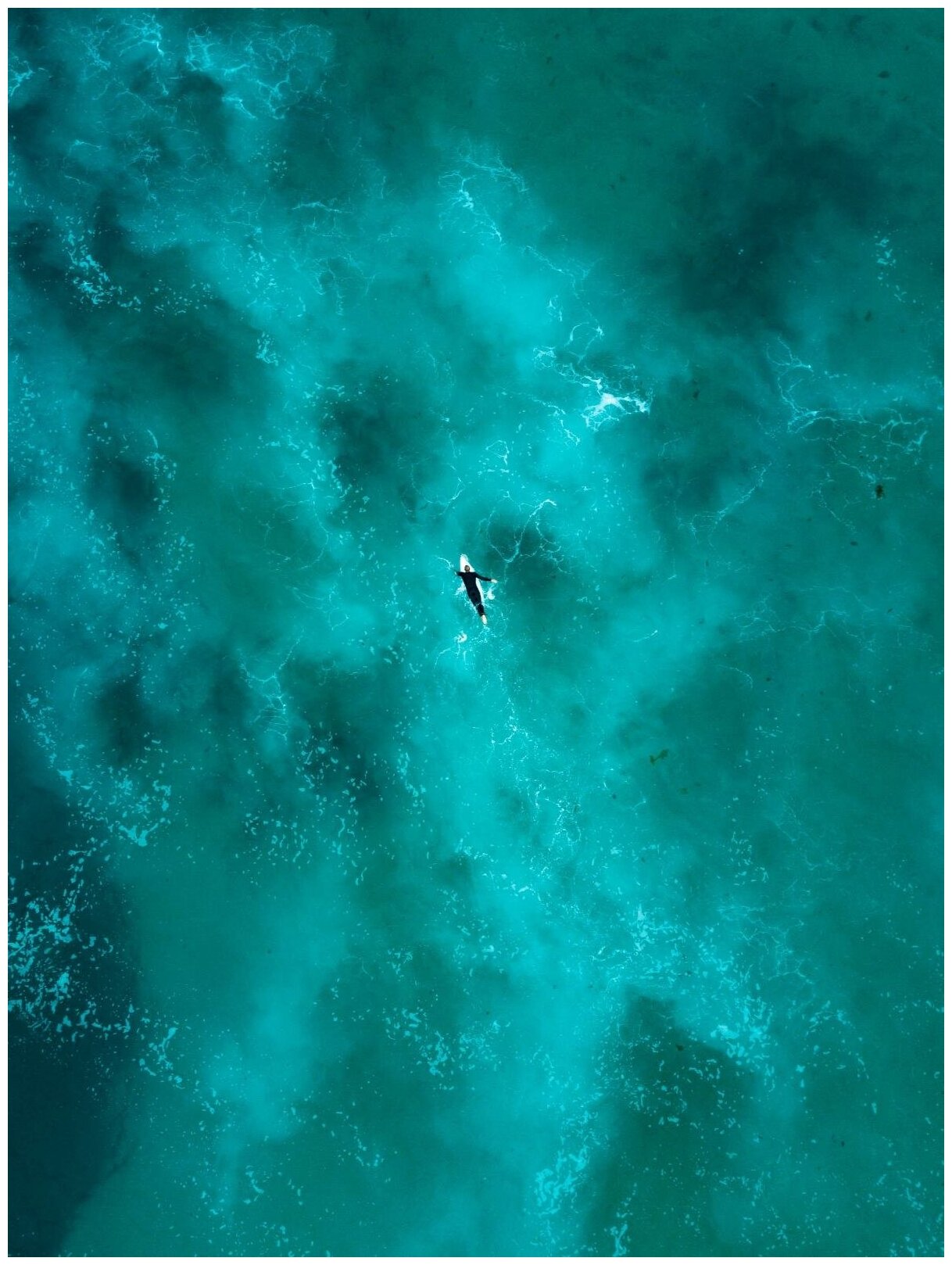 Постер / Плакат / Картина Серфер в море