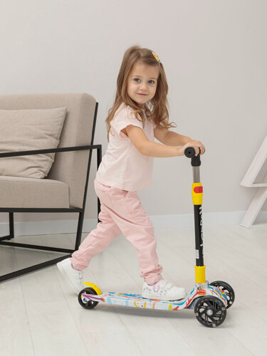 Изображение товара Детский самокат Road Star от 2 до 6 лет, трехколесный, складной, светящиеся колеса, яркий аквапринт