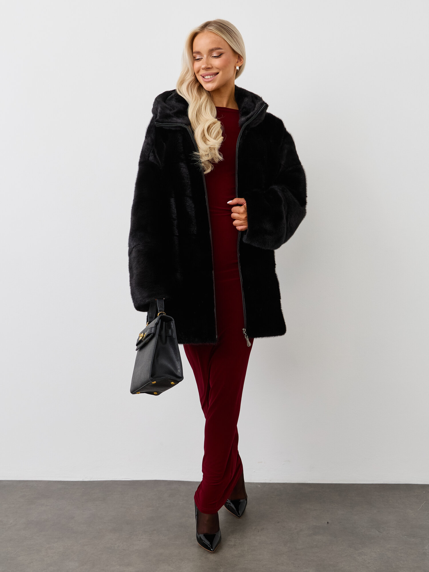 Шуба Золото Вятки Кировская Меховая Фабрика Осень - Зима, размер 54, black