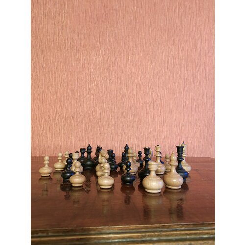 Премиальные шахматные деревянные фигуры король и королева