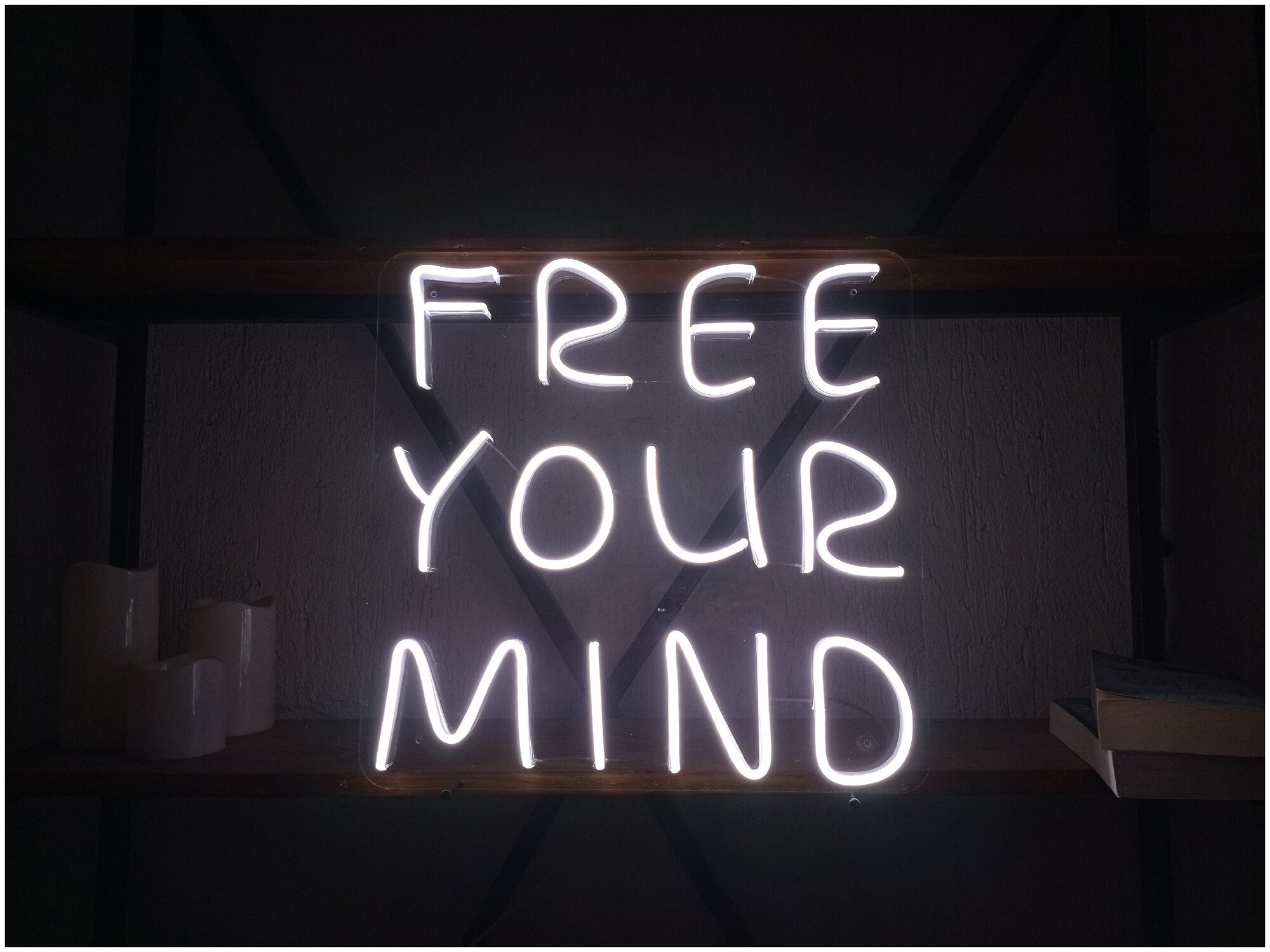 Светильник неоновый Free your mind Освободи свое сознание, 40х39 см - фотография № 3