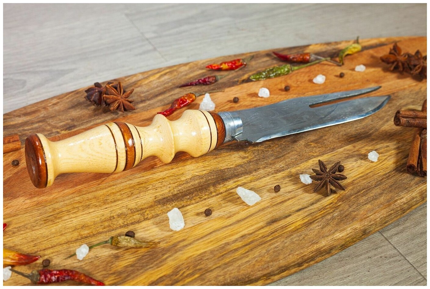 Вилка - нож для снятия мяса с резной рукоятью и гравировкой на лезвии №2 - фотография № 4