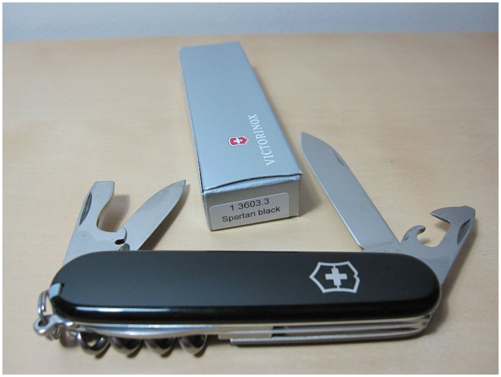 Нож перочинный Victorinox Spartan (1.3603.T) 91мм 12функций красный полупрозначный карт.коробка - фото №11
