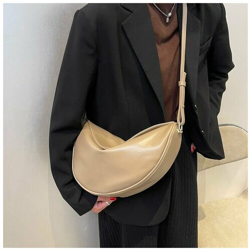 Сумка-седло бежевого цвета